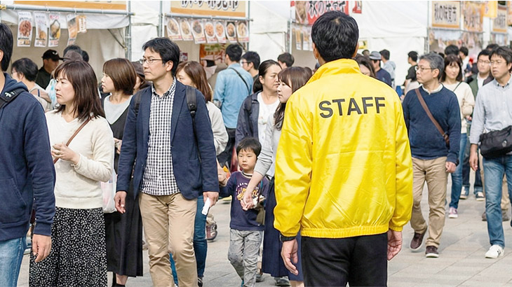 屋外イベントのスタッフ用ブルゾン
