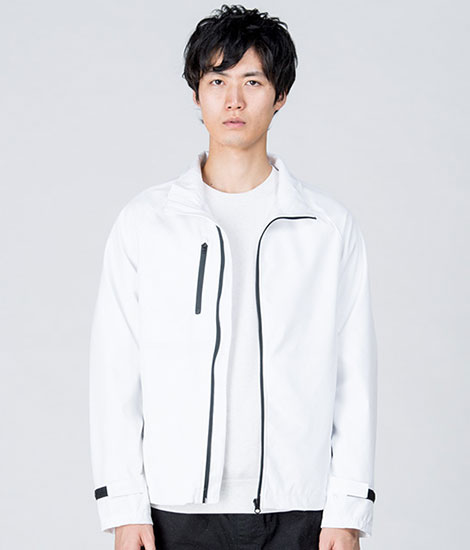 モデル身長184cm　ホワイト/Lサイズ　前開き