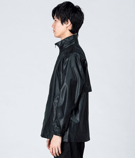 モデル身長184cm　ブラック/Lサイズ　側面