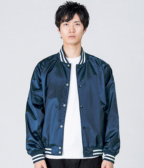 モデル身長184cm　ネイビー/Lサイズ　前開き