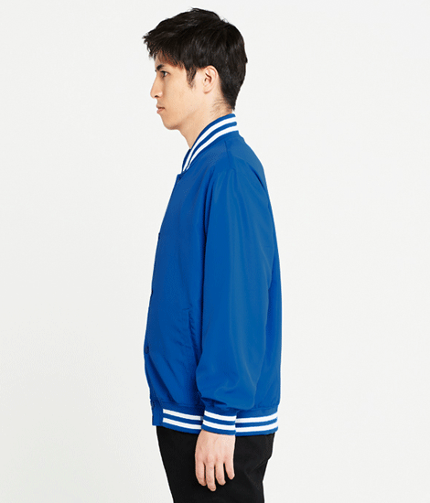モデル身長184cm　ブルー　側面