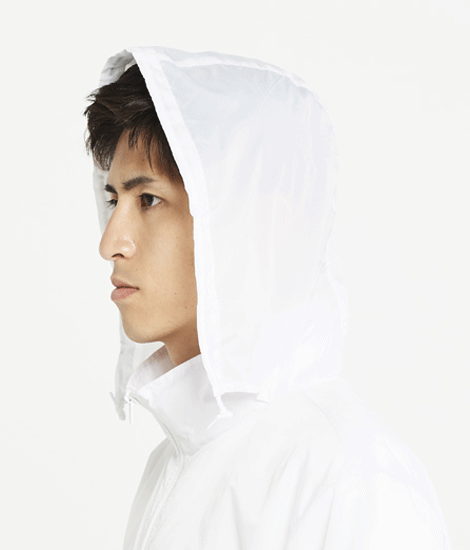 モデル身長180cm　ホワイト　フード