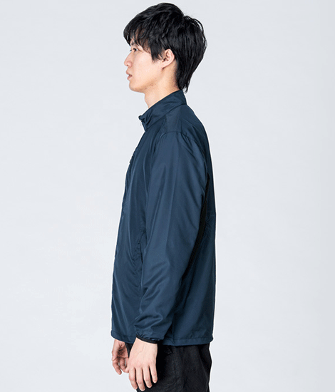 モデル身長184cm　ネイビー/Lサイズ　側面