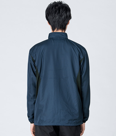 モデル身長184cm　ネイビー/Lサイズ　背面