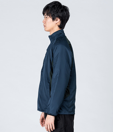 モデル身長184cm　ネイビー/Lサイズ　側面