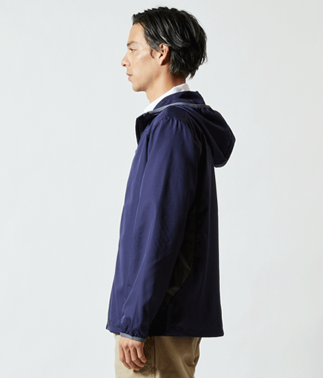 モデル身長182cm　ネイビー/Lサイズ　側面