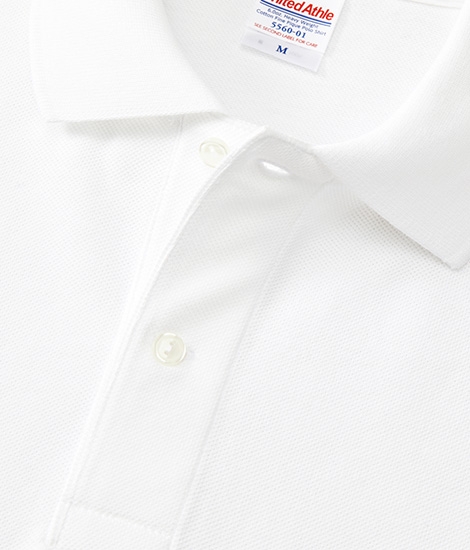 第一ボタンのボタンホールは、横方向の力に対抗するため横穴