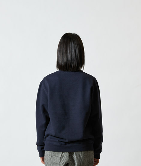 モデル身長160cm　ネイビー/Sサイズ　背面