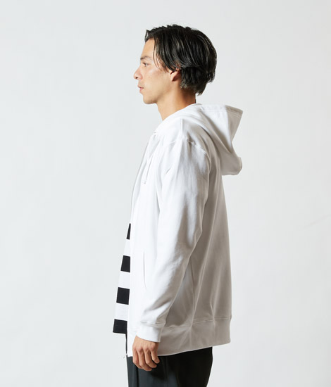 モデル身長182cm　ホワイト/XLサイズ　側面