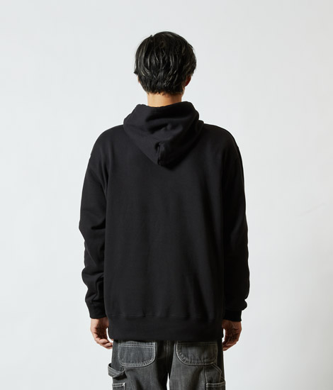 モデル身長182cm　ブラック/XLサイズ　背面