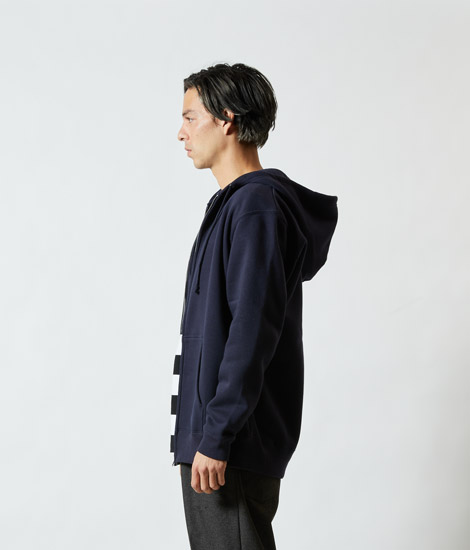 モデル身長182cm　ネイビー/XLサイズ　側面
