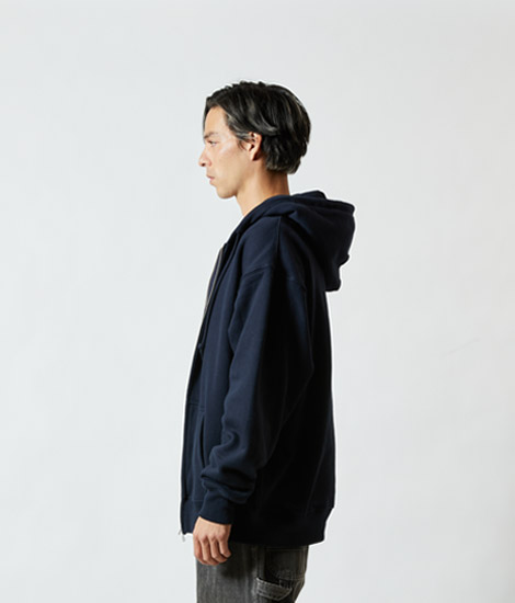 モデル身長182cm　ネイビー/XLサイズ　側面