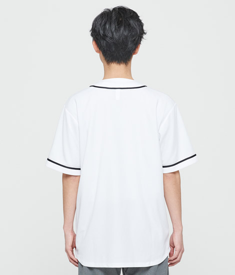 モデル身長175cm　ホワイト/Lサイズ　背面