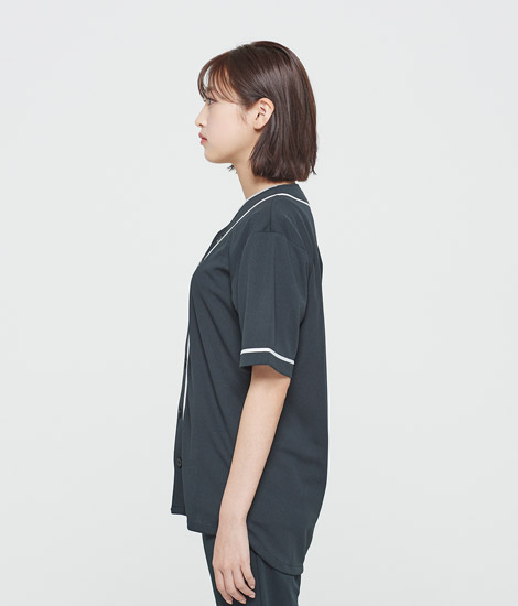 モデル身長161cm　ブラック/Sサイズ　側面