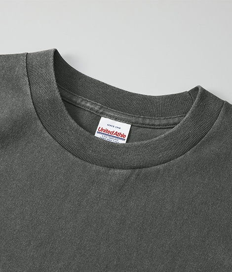 首リブはミニマルなステッチなし仕様