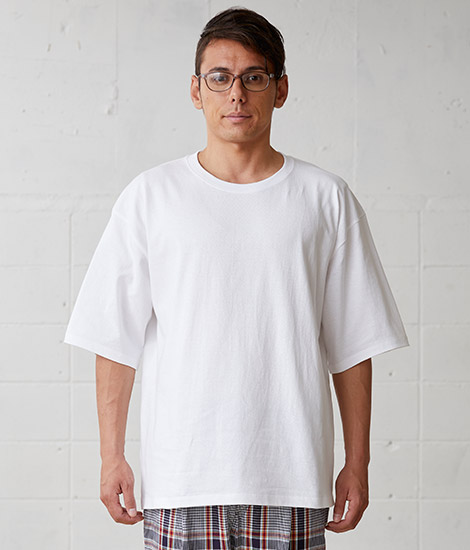 モデル身長178cm　ホワイト/Lサイズ　正面