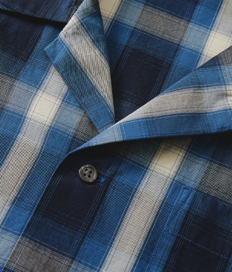 2001.ブラック/ホワイトと4010.ネイビー/オフホワイトには黒のシェル調ボタンを使用